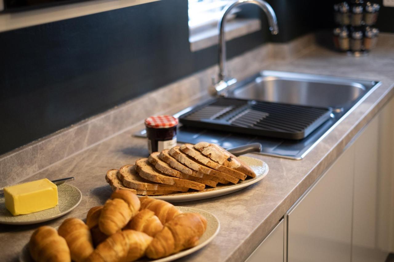 Rockside - Luxury 1 Bedroom Home With Hot Tub, Central Location, Parking And Pet Friendly Windermere Εξωτερικό φωτογραφία