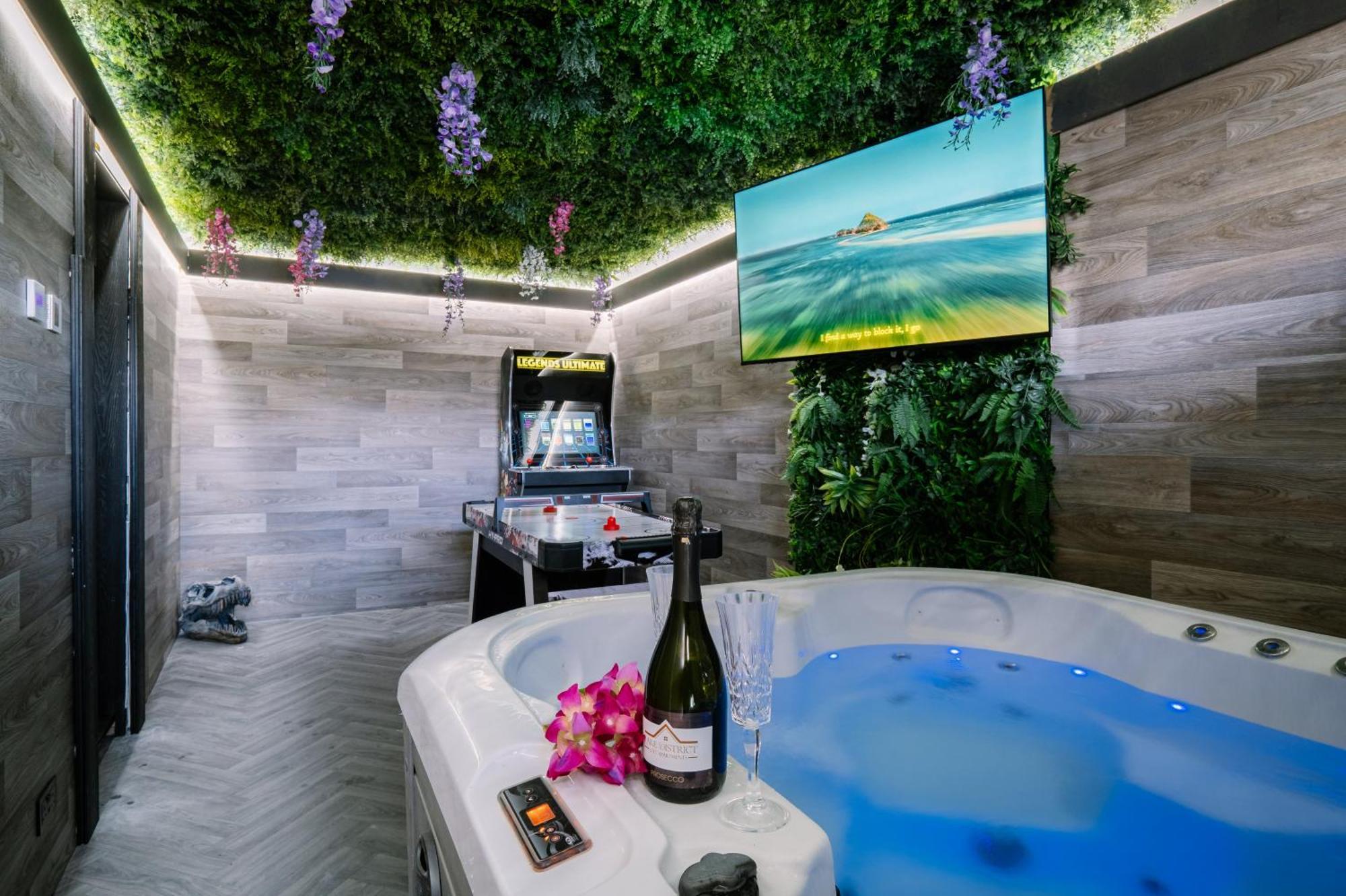 Rockside - Luxury 1 Bedroom Home With Hot Tub, Central Location, Parking And Pet Friendly Windermere Εξωτερικό φωτογραφία